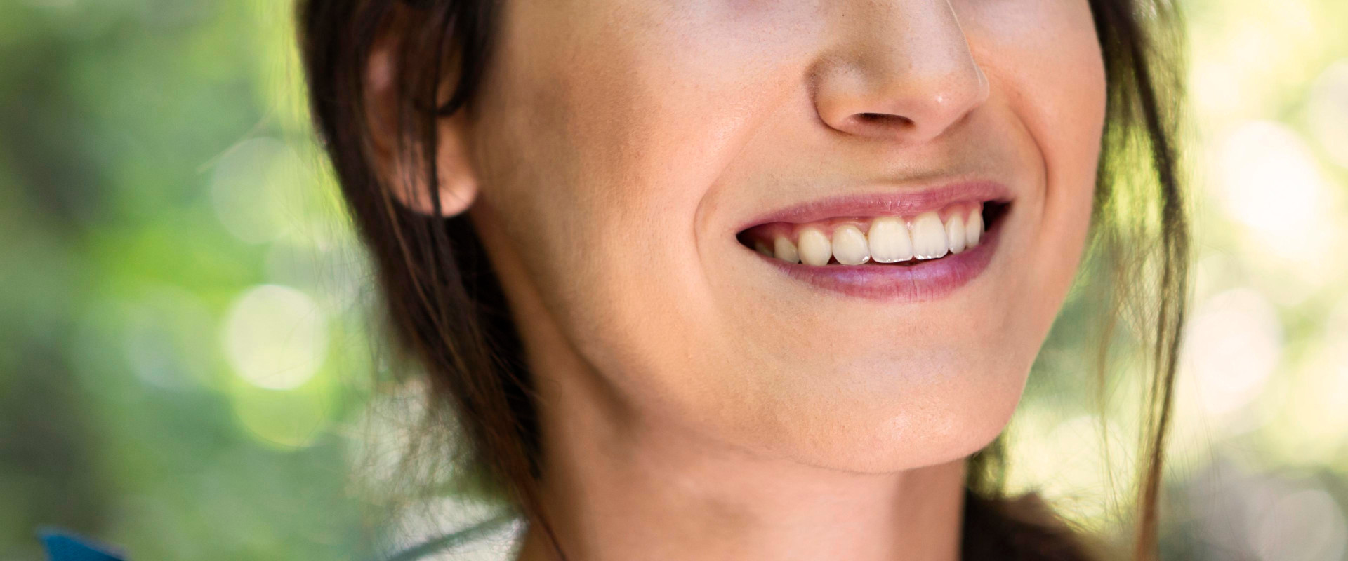 Schönes Lächeln einer Frau